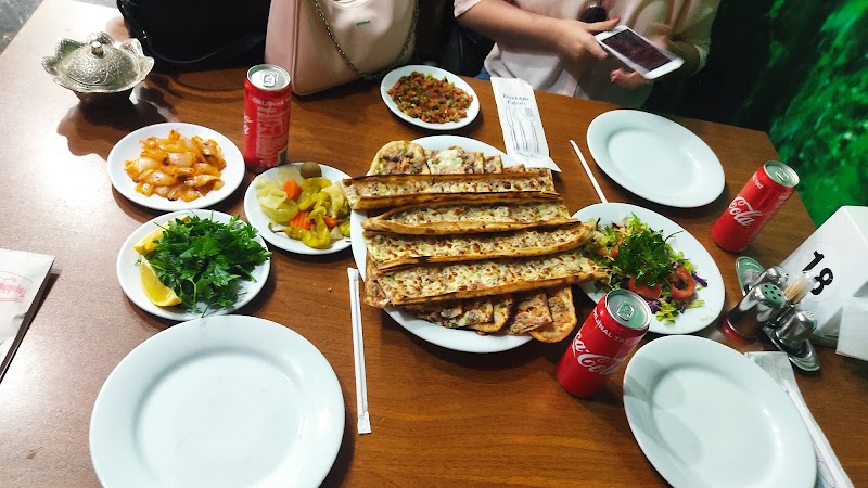 MEŞALE lezzet dünyası ETLİEKMEK KEBAP LAHMACUN
