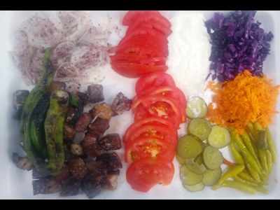 KÖFTECİ KEL METİN (Ekmeği elden köfteyi KELden)